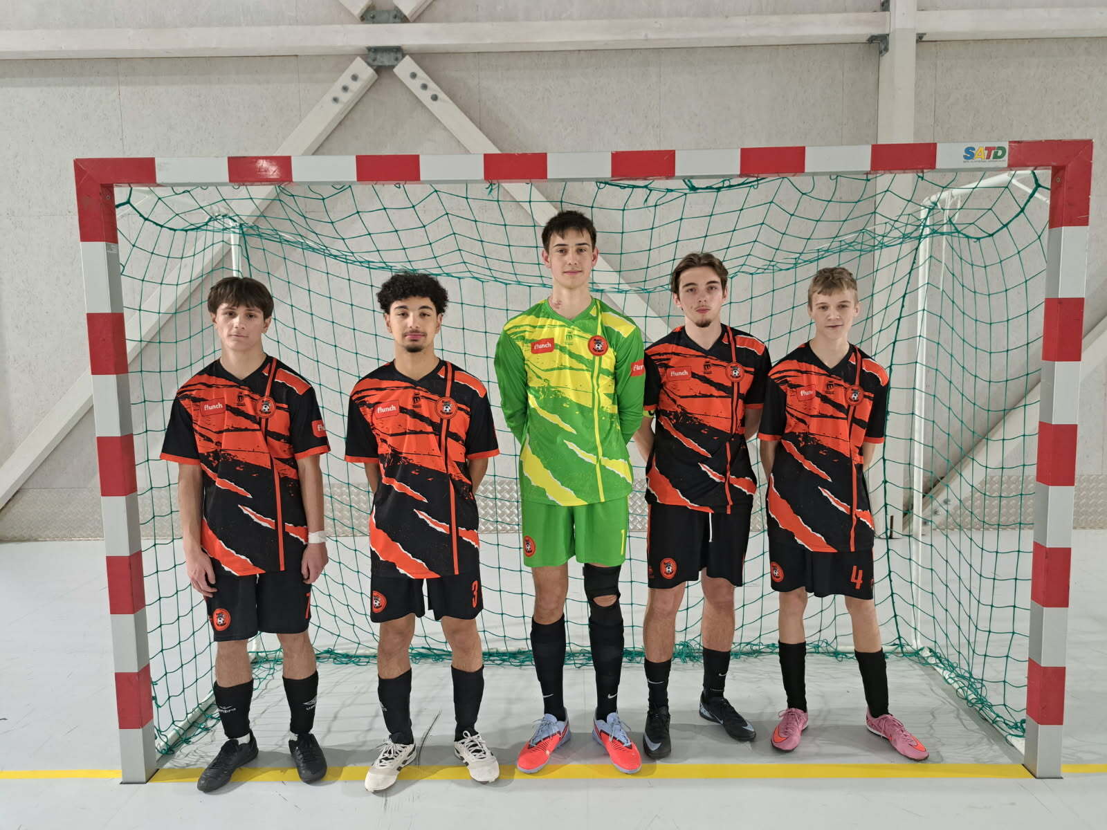 CINQ VALEUREUX JOUEURS...