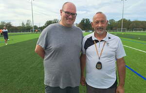 LARGE VICTOIRE DE NOS SENIORS G (B) FACE A LURE (C)......