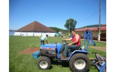 TRAVAUX AU STADE DE CHAMPAGNEY...