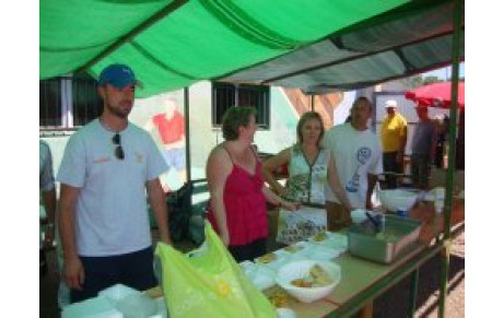 AH, CES BENEVOLES...