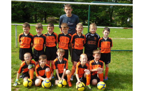 DE NOUVEAUX MAILLOTS POUR NOS JOUEURS U9...