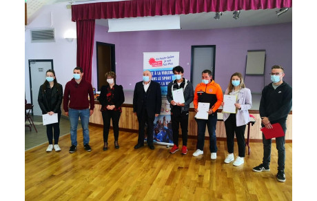 FELICITATIONS A TROIS BENEVOLES DU FC PAYS MINIER...