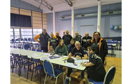 ILS VOUS ATTENDENT...