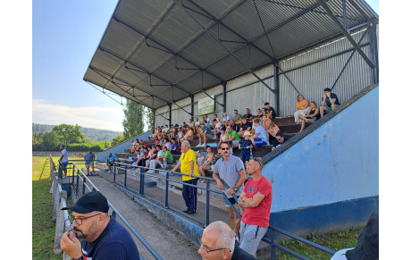 UN PUBLIC VENU EN NOMBRE...